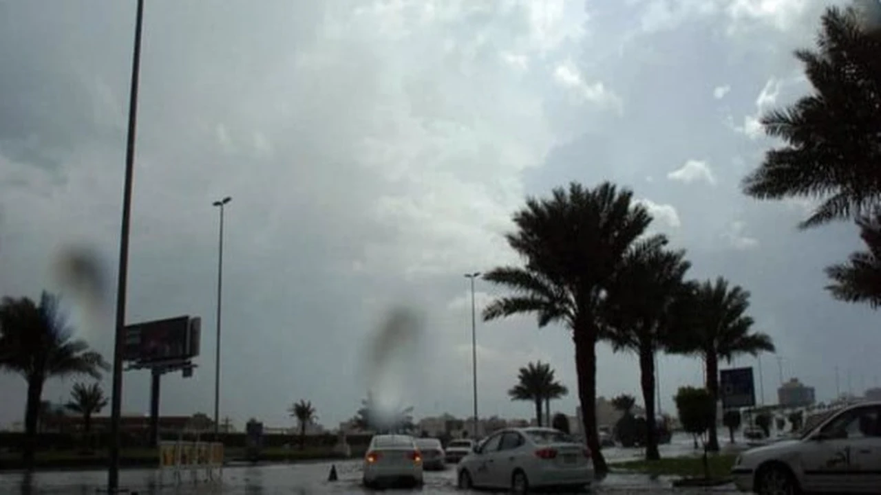 تحولات مفاجئة في طقس الساعات القادمة وسط انخفاض درجات الحرارة وفرص سقوط أمطار متفرقة